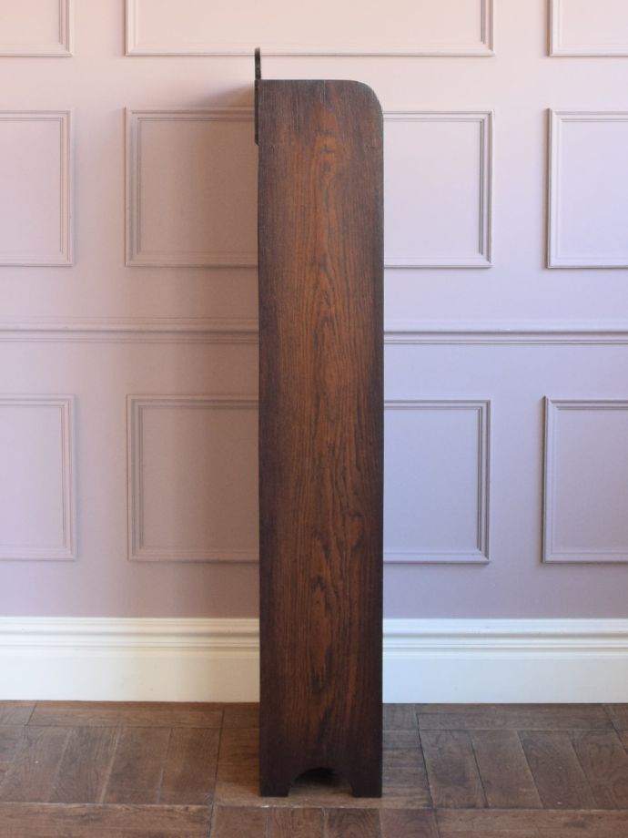 オープンシェルフの側面