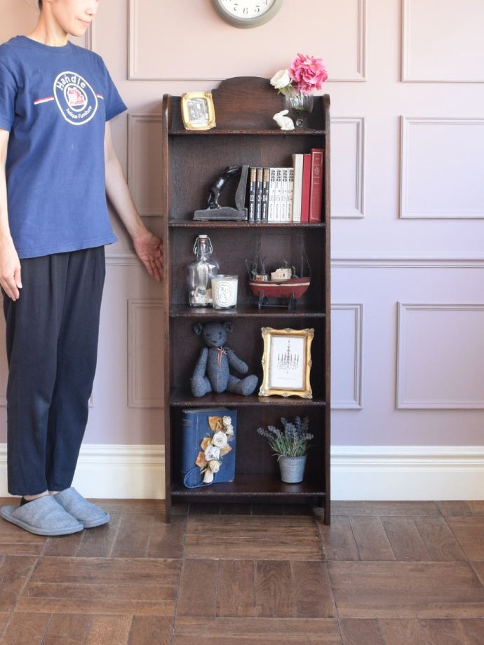 アンティークのオープンシェルフ