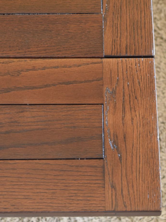 アンティークテーブルの木目