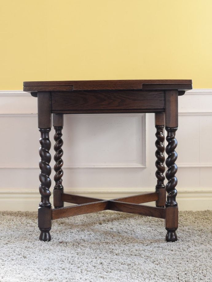 伸長式テーブルの側面