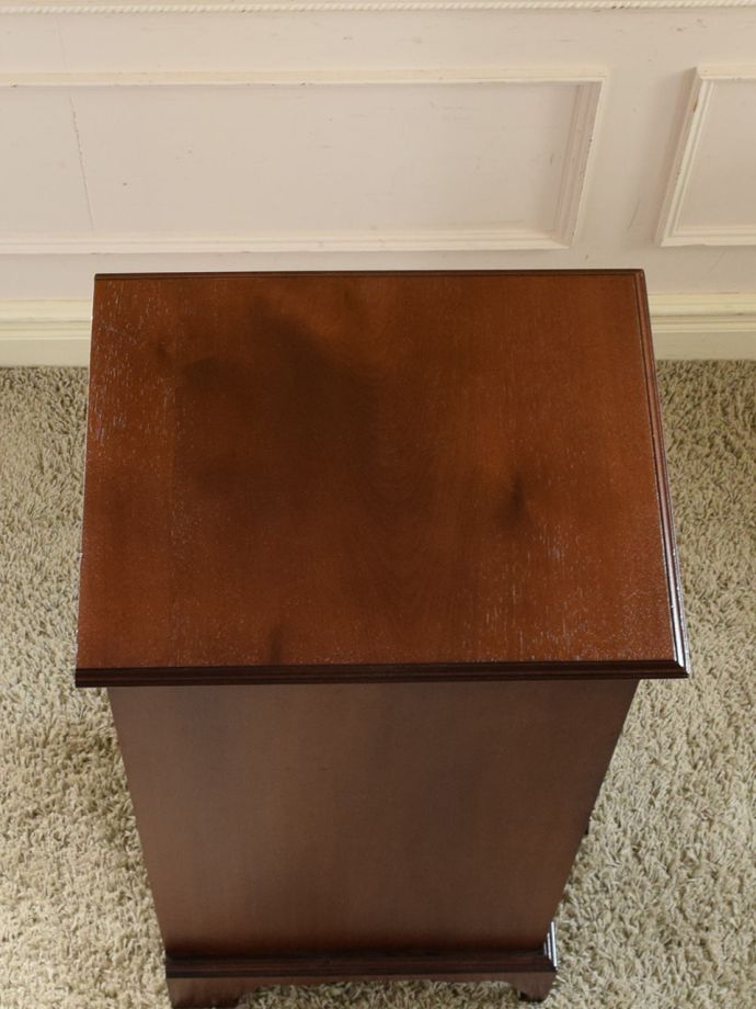 サイドキャビネットの天板