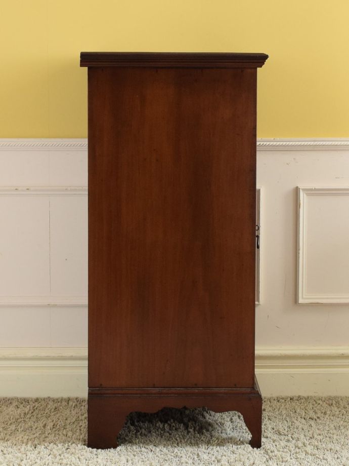 サイドキャビネットの側面