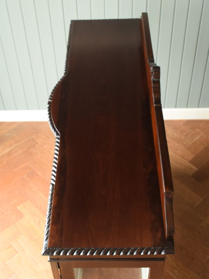 アンティークキャビネットの天板