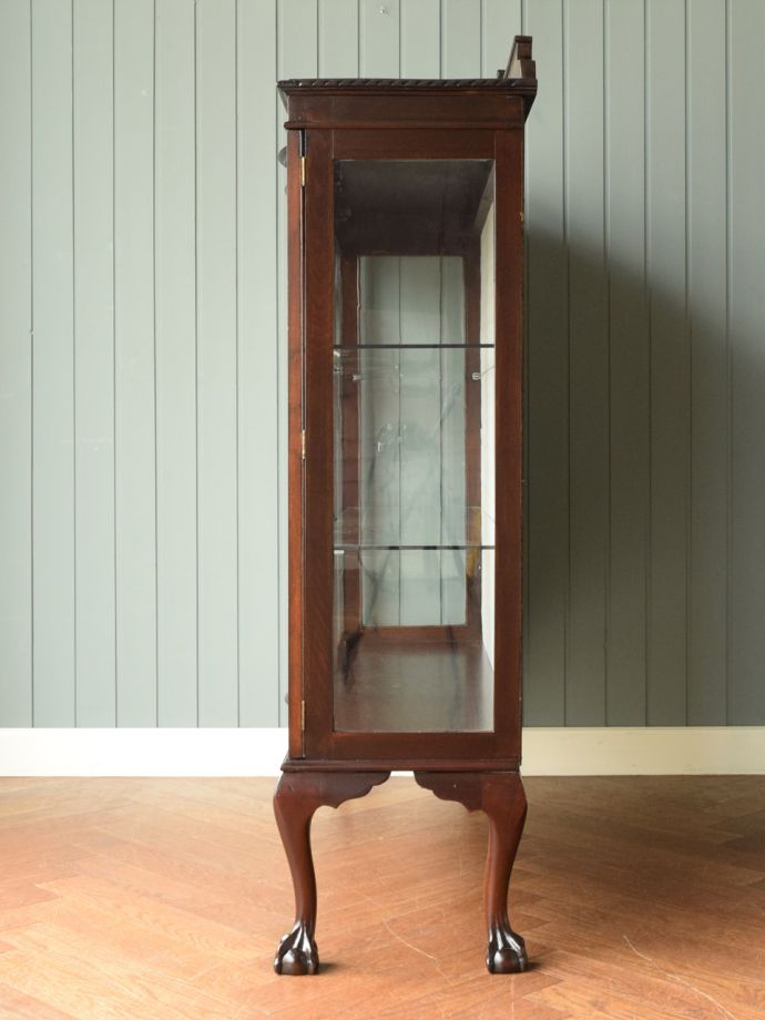 キャビネットの側面