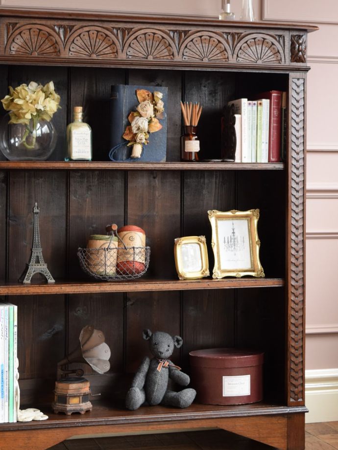 アンティーク家具らしい美しい木目