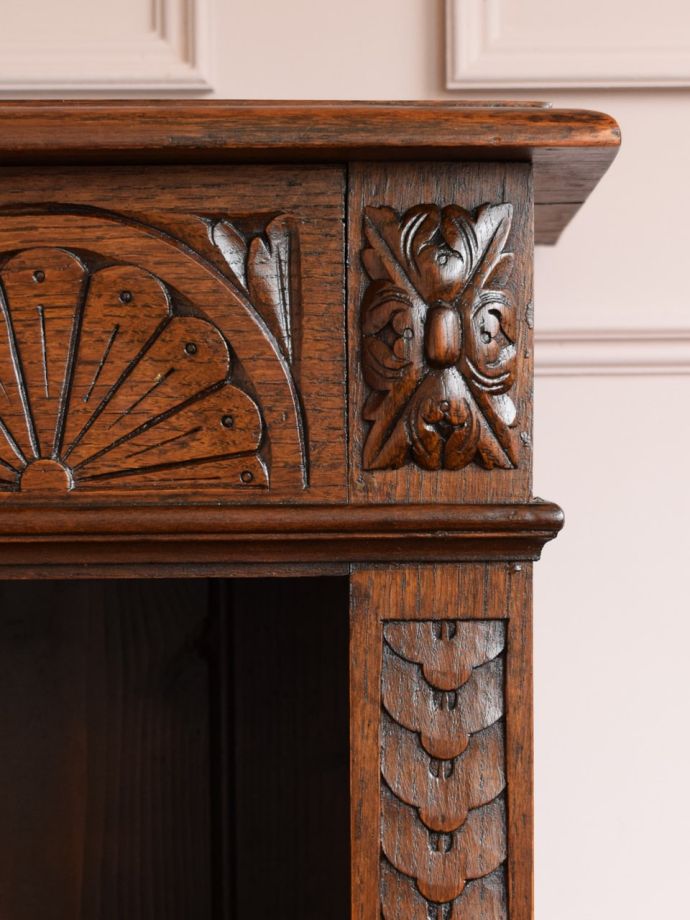 アンティーク家具の装飾