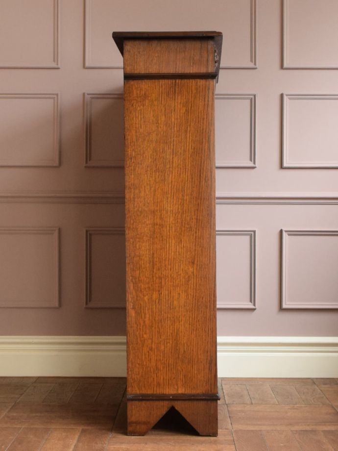 オープンシェルフの側面