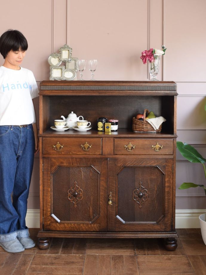 英国アンティークのオープンシェルフ