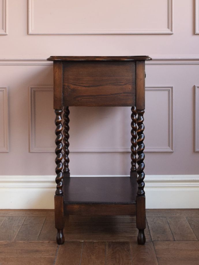 コンソールテーブルの側面