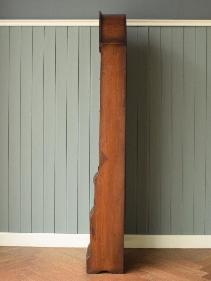 オープンシェルフの側面