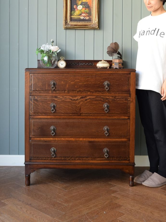 英国アンティークのチェスト