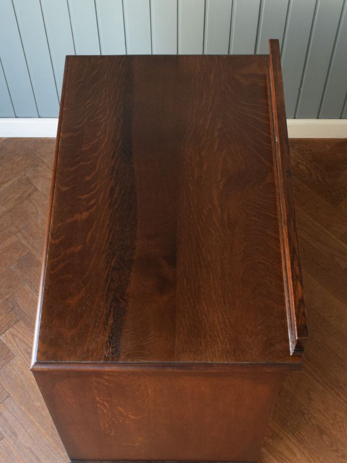 アンティークチェストの天板