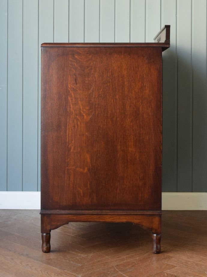 アンティークチェストの側面