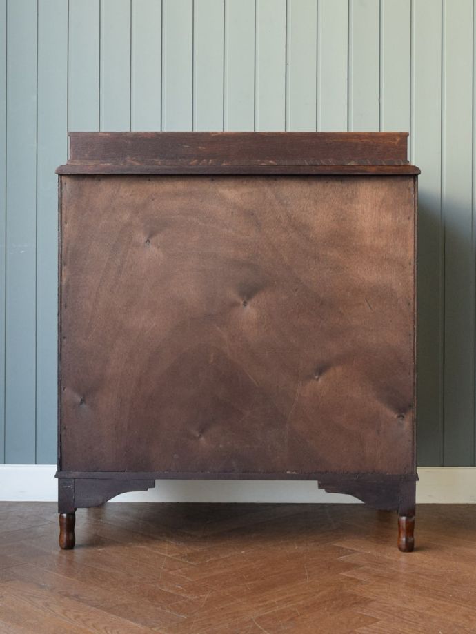 アンティークチェストの後ろ姿