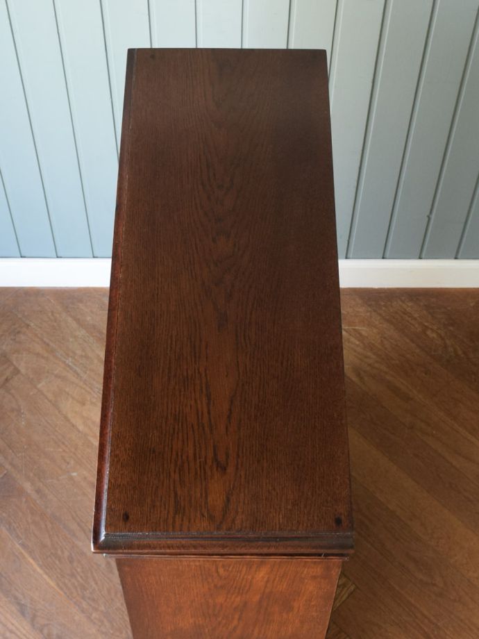 キャビネットの天板