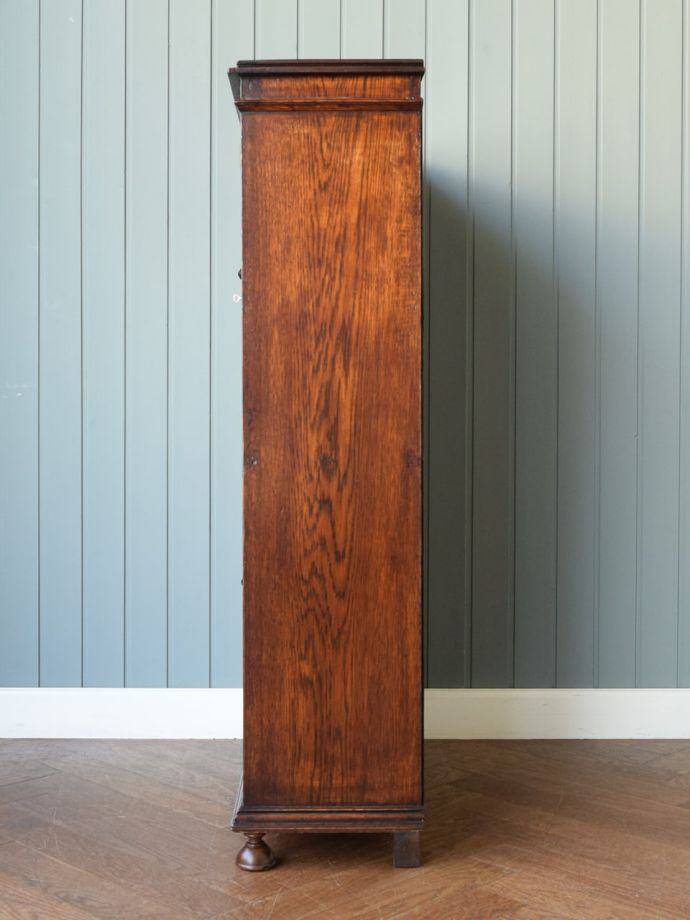 キャビネットの側面