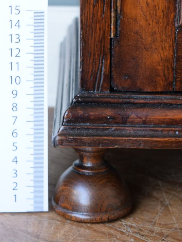 アンティーク家具の脚