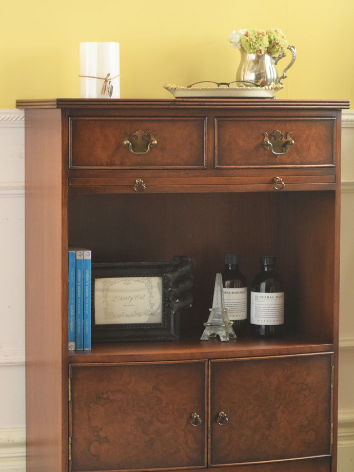 アンティーク家具らしい美しい杢目