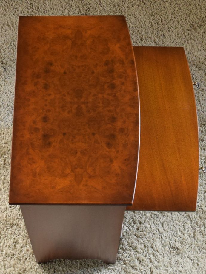 サイドキャビネットの天板