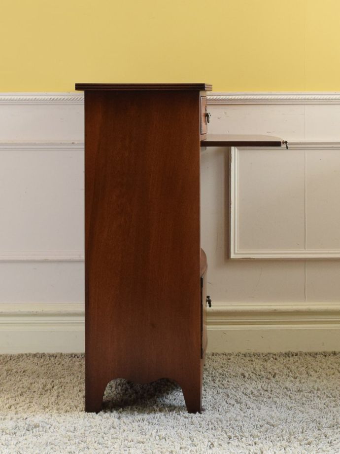 サイドキャビネットの側面