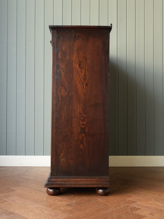 サイドボードの側面