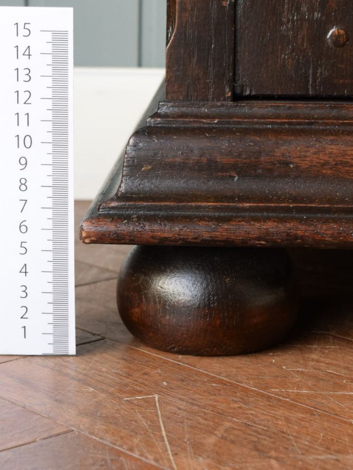 アンティーク家具の脚