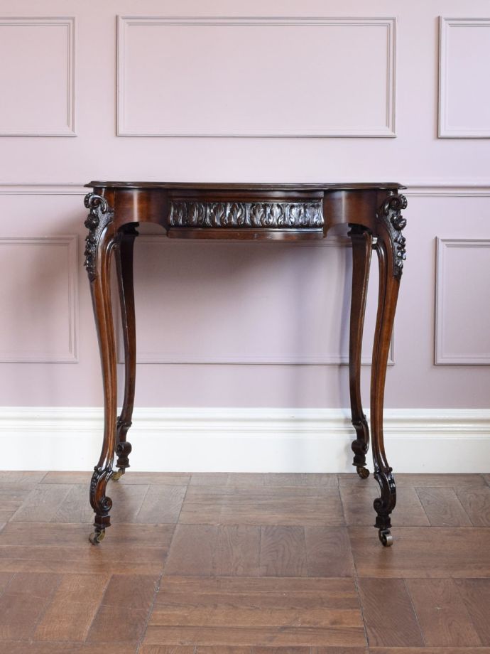 アンティーク家具の側面