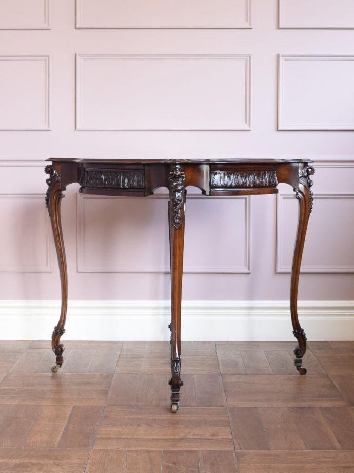 オケージョナルテーブルの側面