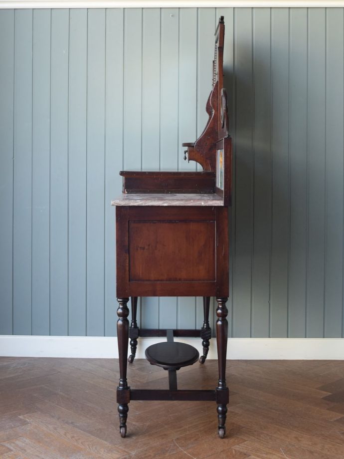 ウォッシュスタンドの側面