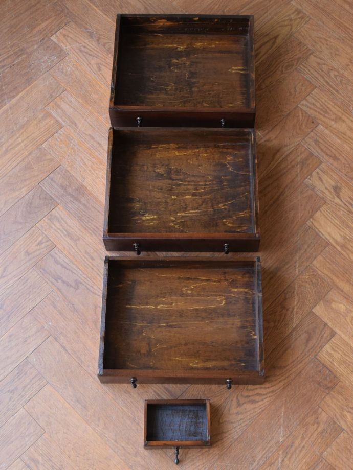 アンティーク家具の引き出し