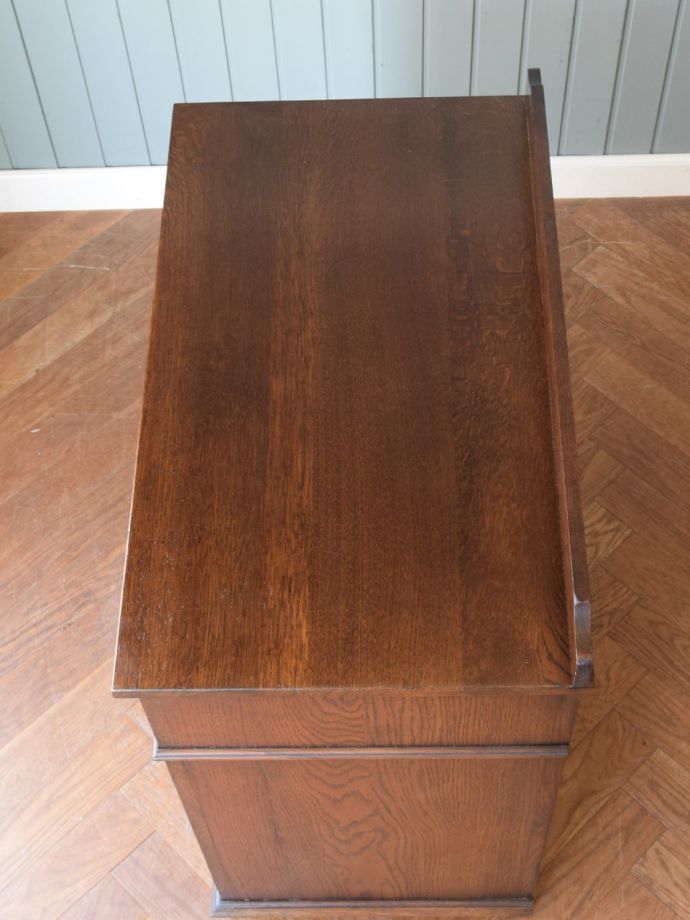 アンティークチェストの天板