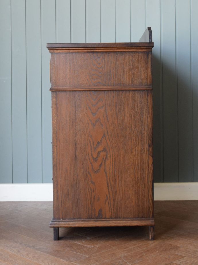 アンティークチェストの側面