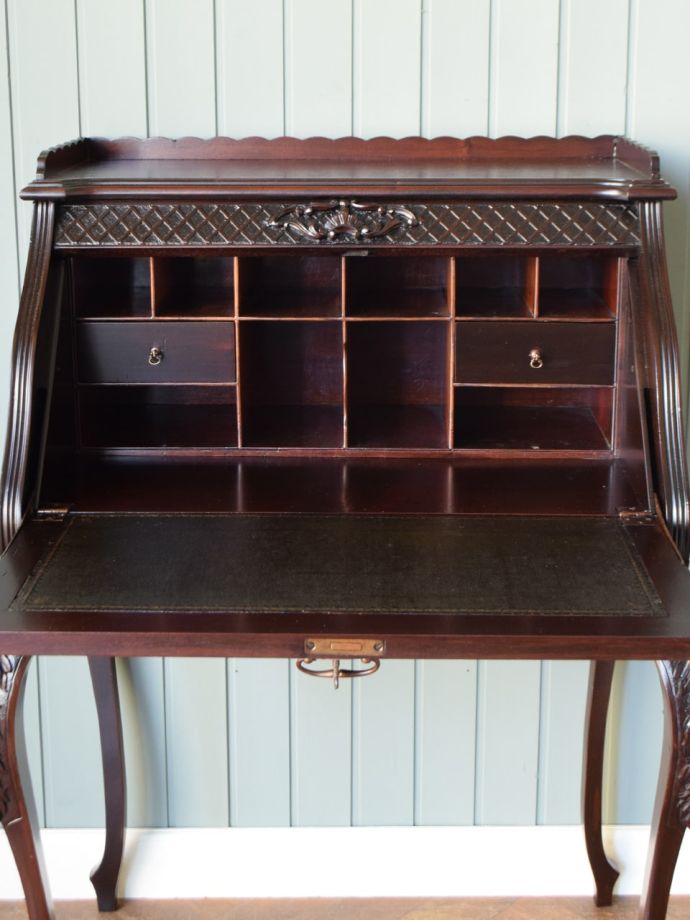 アンティークビューローの扉の中