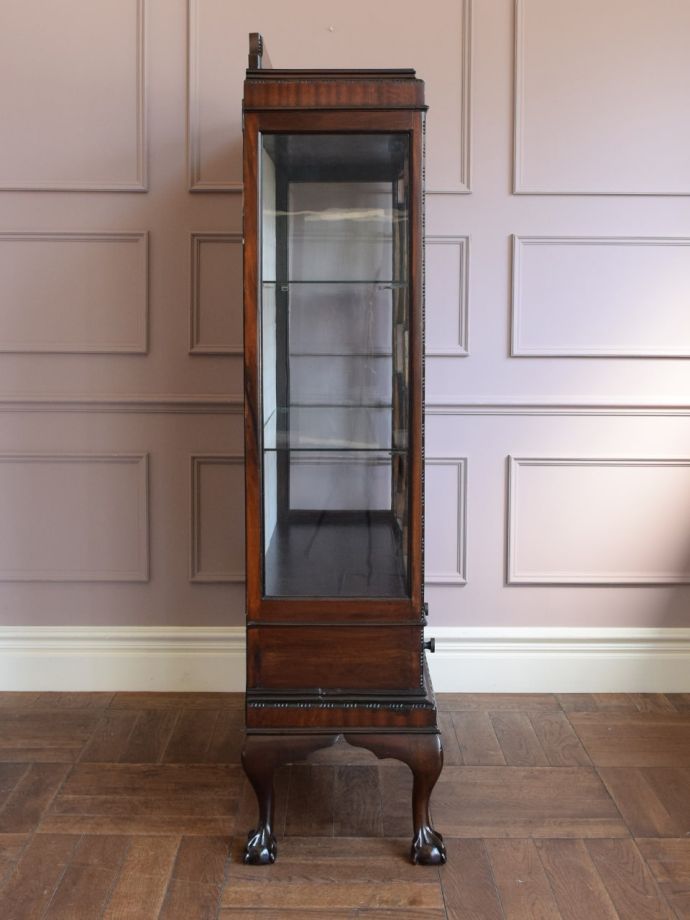 キャビネットの側面