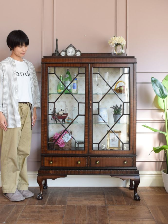 英国アンティークのガラスキャビネット
