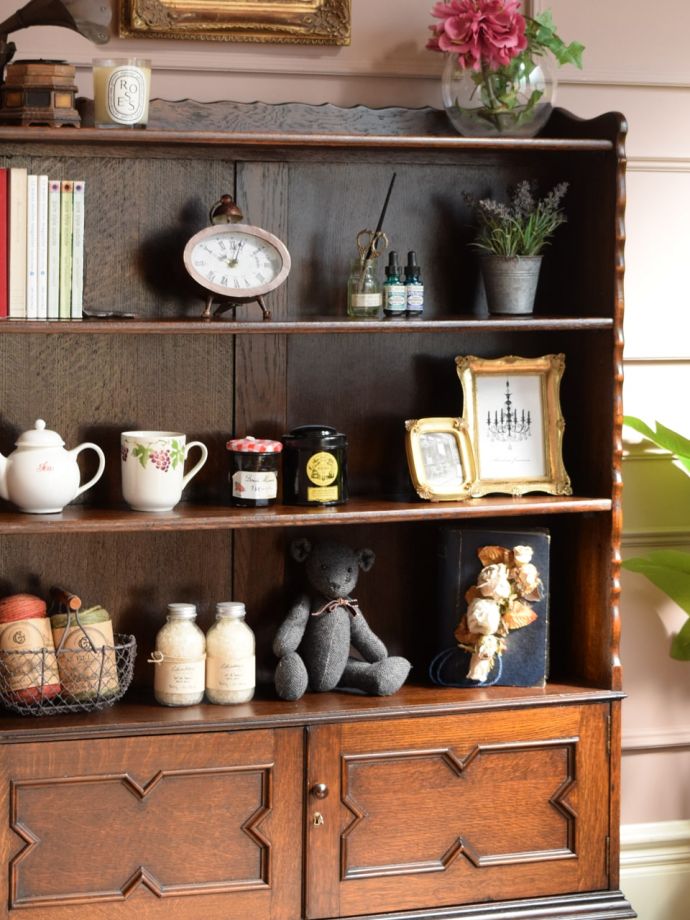 アンティーク家具らしい美しい木目