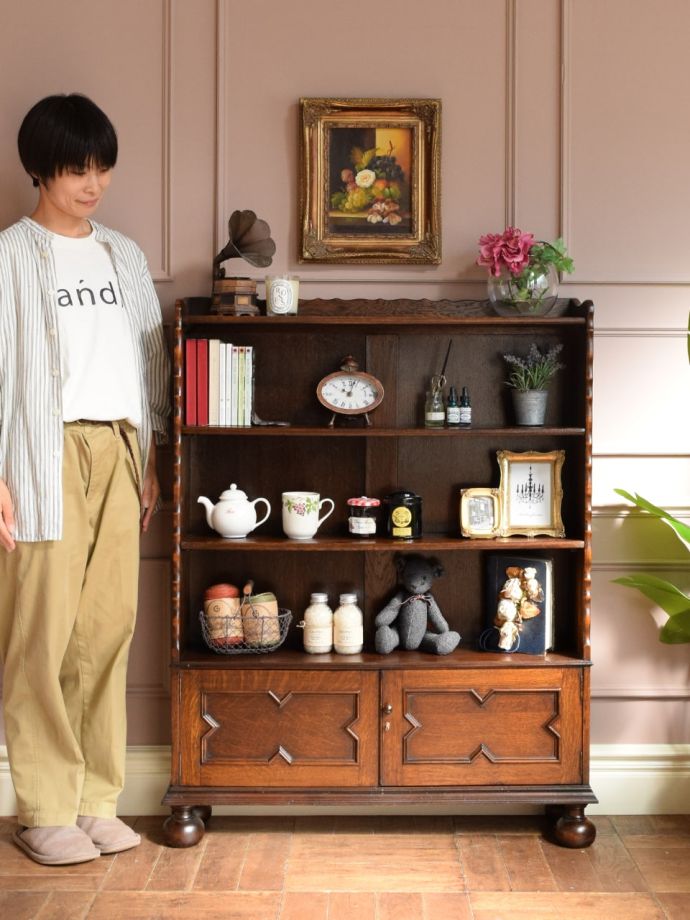 英国アンティークのオープンシェルフ