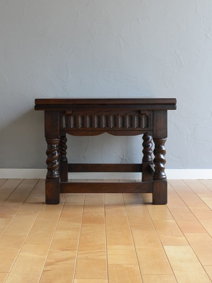 ドローリーフテーブルの横顔