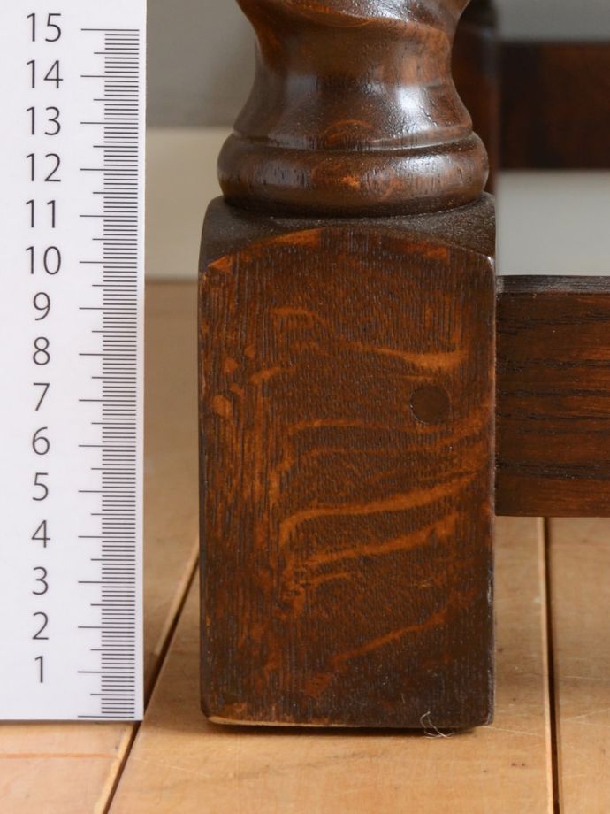 アンティークテーブルの脚