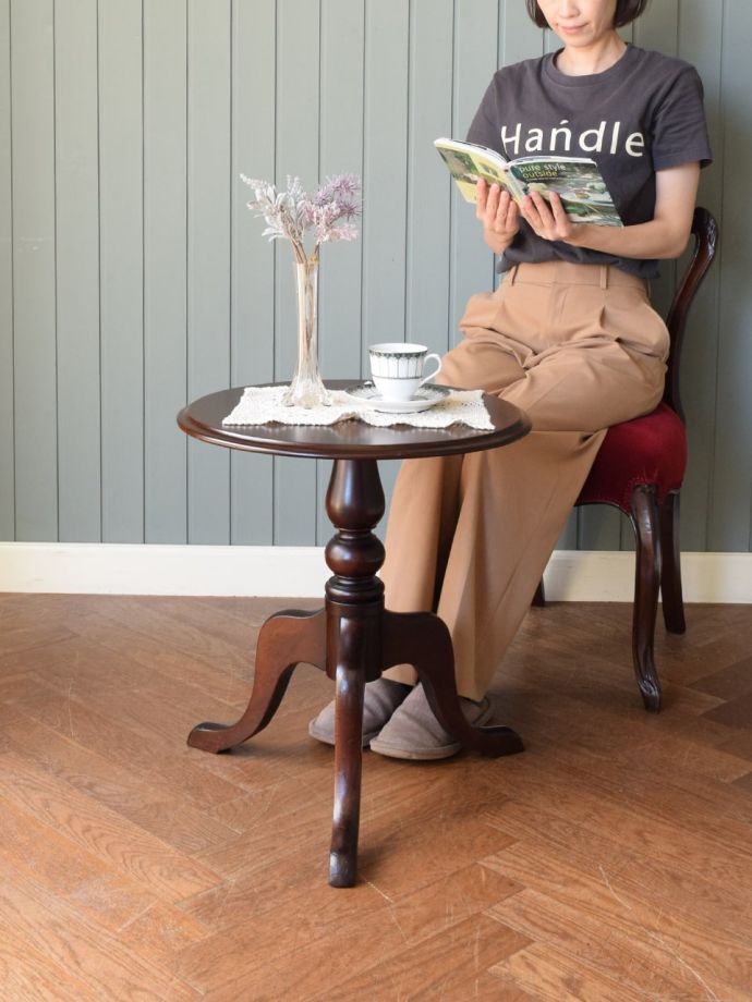 アンティークのワインテーブル