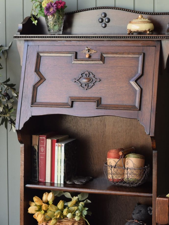 アンティーク家具らしさが漂うビューロー