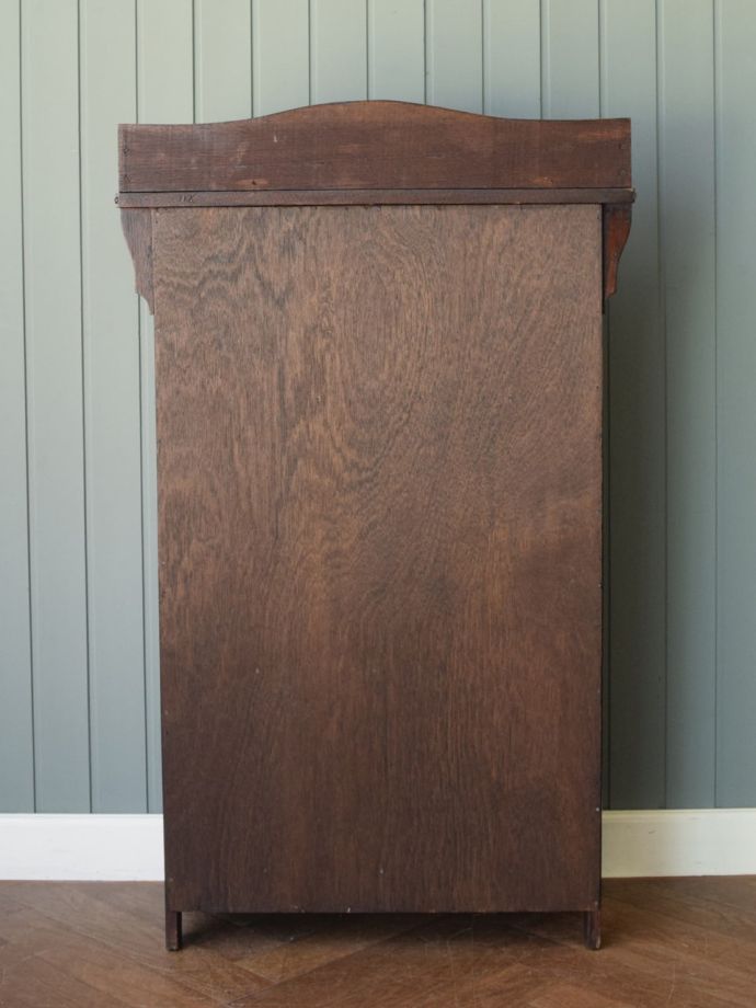 ビューローの後ろ姿