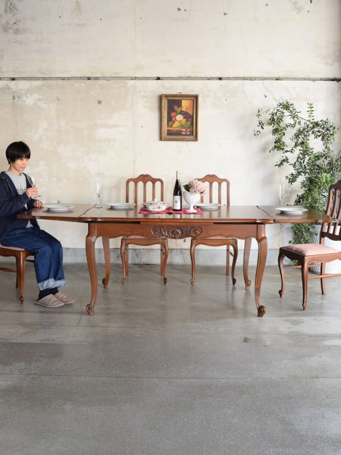 フランスのアンティークテーブル