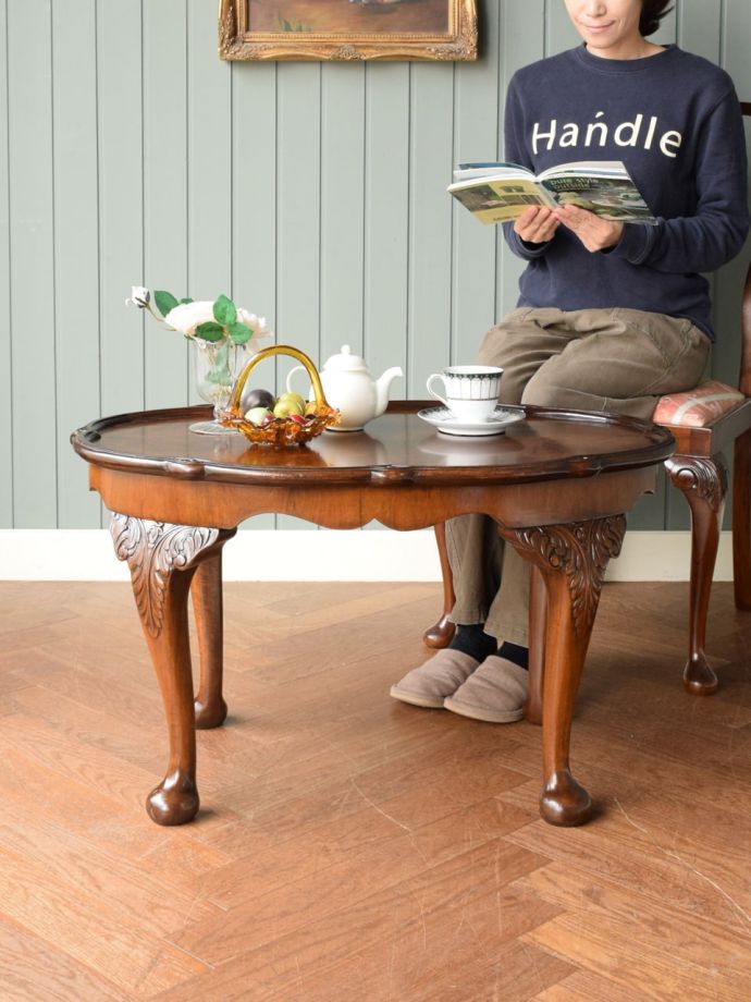 アンティークのコーヒーテーブル