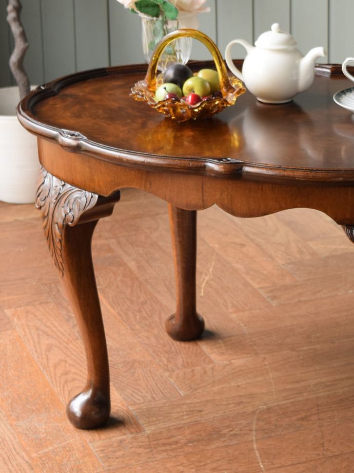 英国のアンティーク家具らしいデザイン