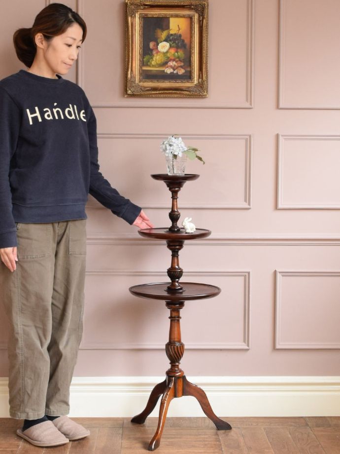 イギリスアンティークのテーブル