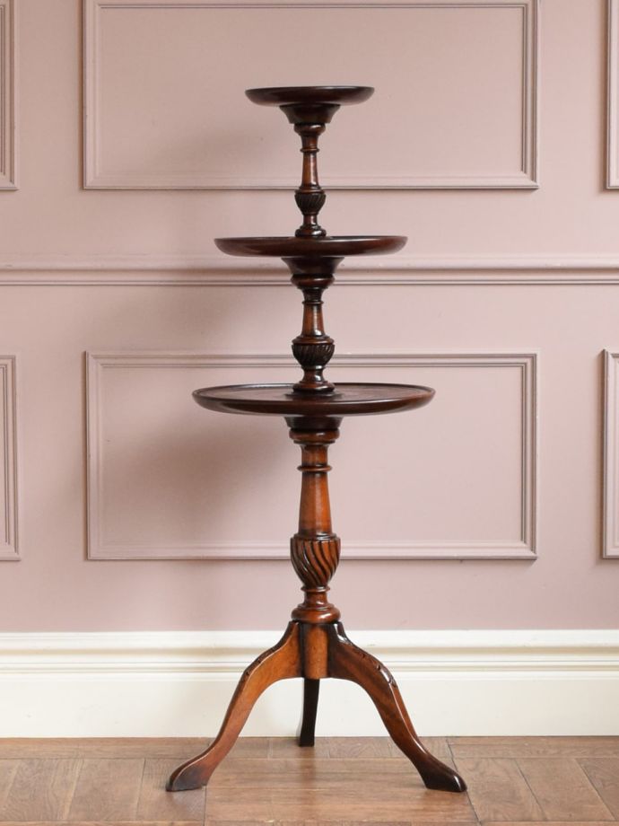 アンティークテーブルの側面