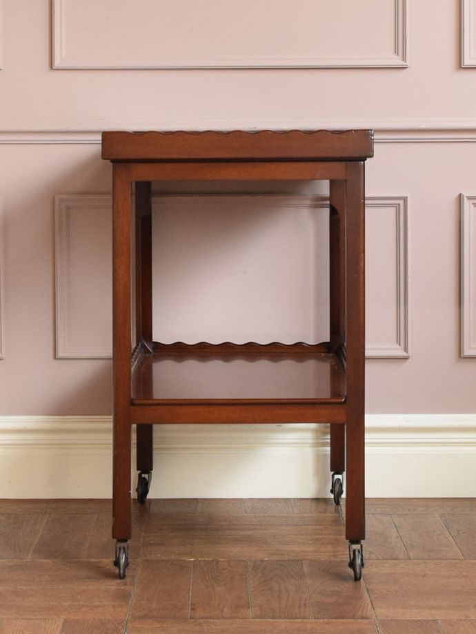 アンティークワゴンの側面