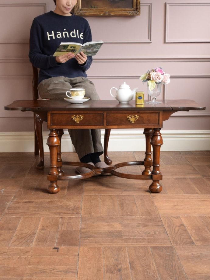 伸長式のコーヒーテーブル