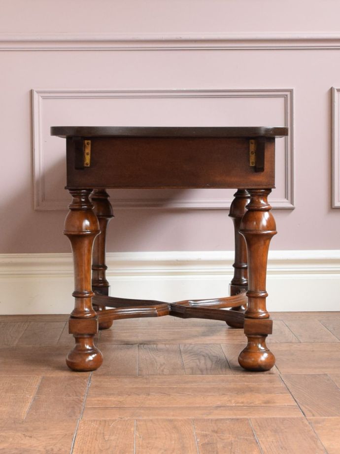 折り畳み式テーブルの側面